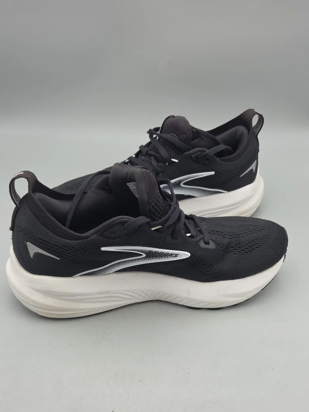Brooks Glycerin 22 Women size 9.5 black Running Shoes